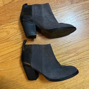 Nine West Black and Gray Ankle Boots Size 5
